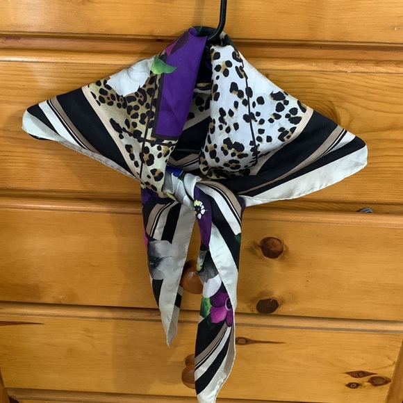 ROBERTO CAVALLi Silk Scarf Purple Floral Leopard Pattern Square Neck Shawl Wrap - Picture 3 of 6